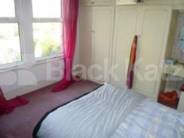 			VERY BIG HOUSE!!!, 4 Bedroom, 1 bath, 1 reception Flat			 Cecil Road, MUSWELL HILL N10